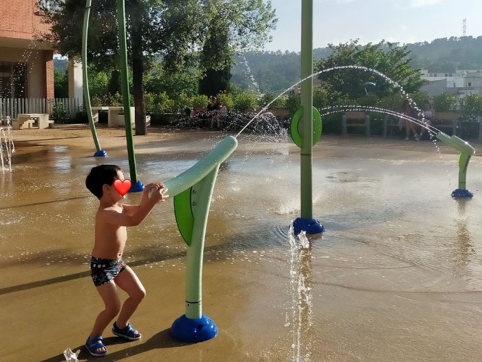 Chorros de agua en el parque de agua Sentmenat