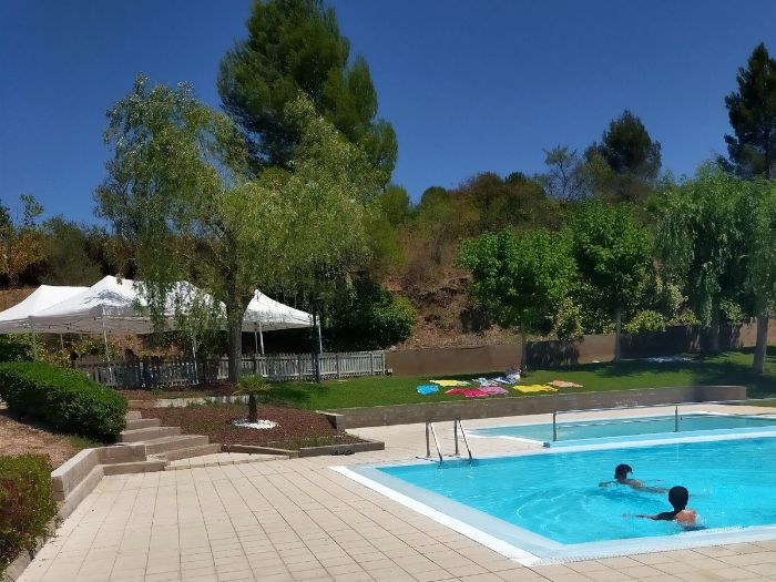 Piscina Castellbell i el Vilar zona de cesped